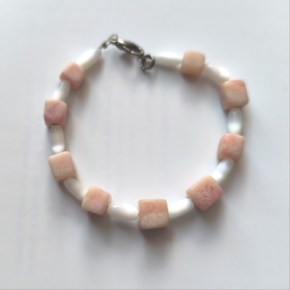 Pink Rhodochrosite And White Bead Bracelet - Picture 12 of 13